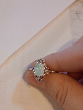 ♥️O Individually $10 Or Bundle 4/$20 Opal Halo Ring in Iridescent White Size 7